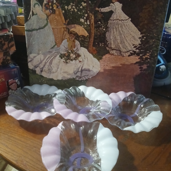 Murano 4 Opalescent Glass Dish 🍎🍒🍓🫐Scalloped Edge  Vintage,Nice Gift. - Picture 12 of 15